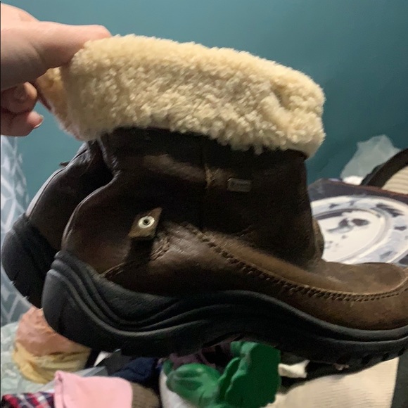 Ugg Australia Waterproof women’s size 5 - Picture 2 of 3